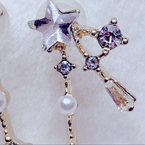 ❣️$25/3❣️ Little Tiny Star Rhinestone Stud Earrings - Picture 5 of 8